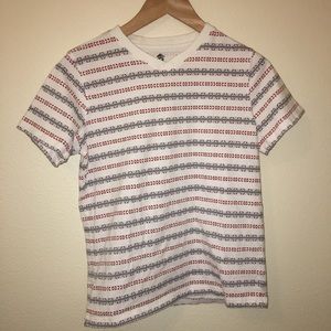 SHOUTHOUSE V-neck Tshirt